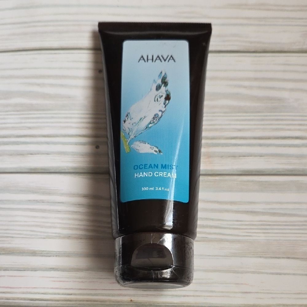 AHAVA Ocean Mist Hand Cream in Black and Blue